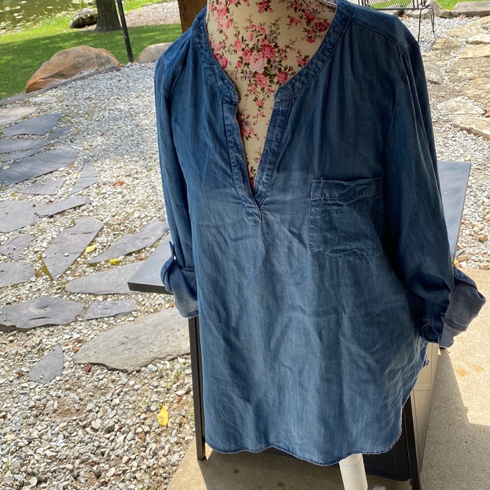 Chambray v neck shirt. Long sleeves that roll up